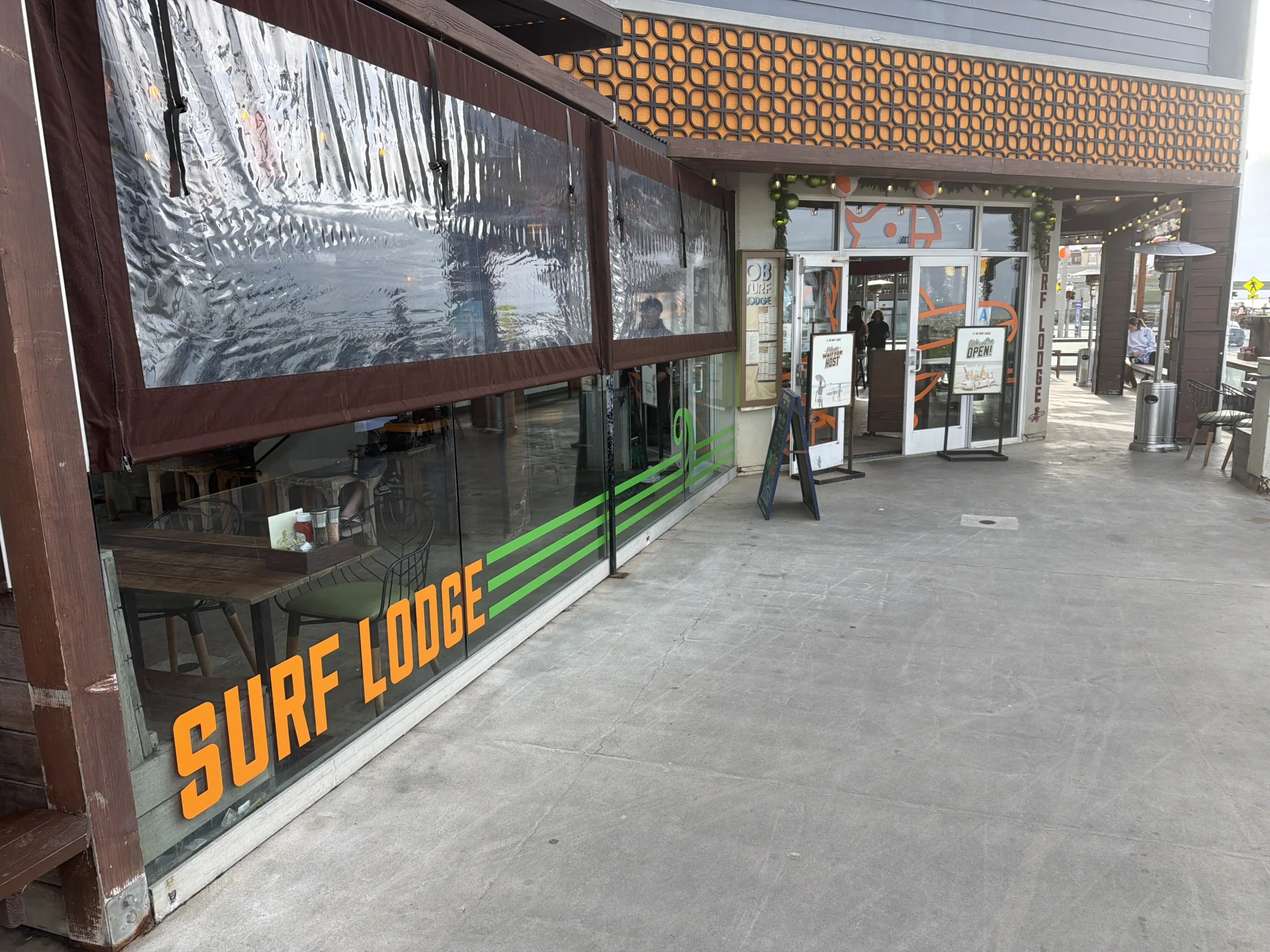 OB Surf Lodge - Happy Hour in Ocean Beach