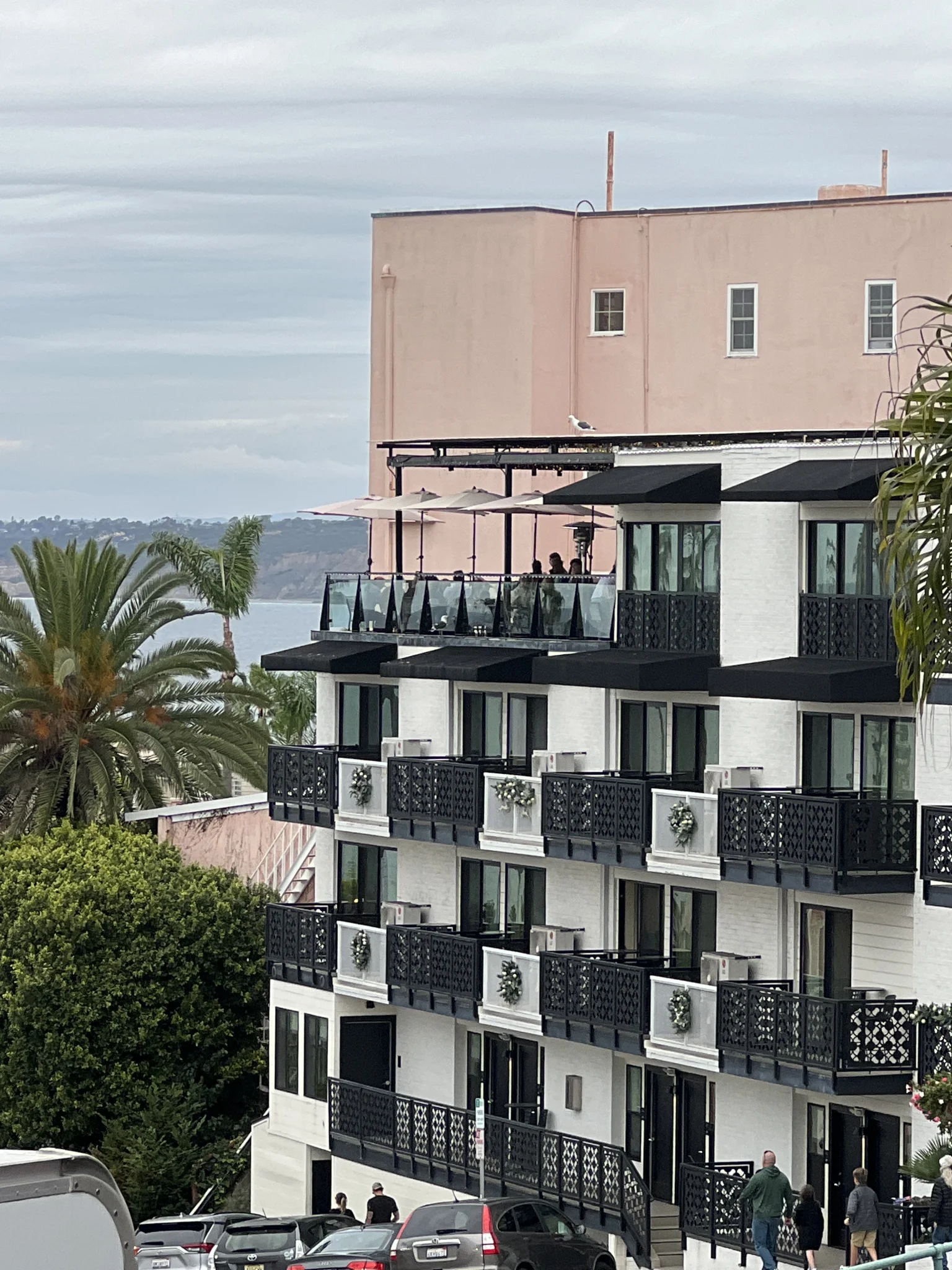 Birdseye Rooftop Restaurant and Bar - Happy Hour